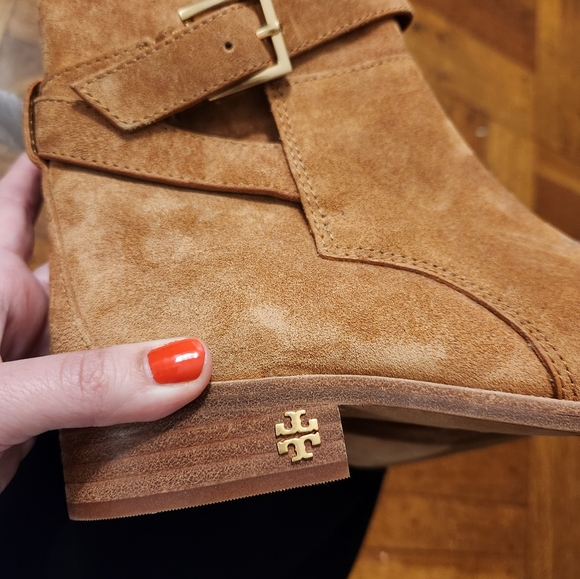 NWOT Tory Burch Tan Suede Ankle Boots 6.5 - Picture 5 of 7